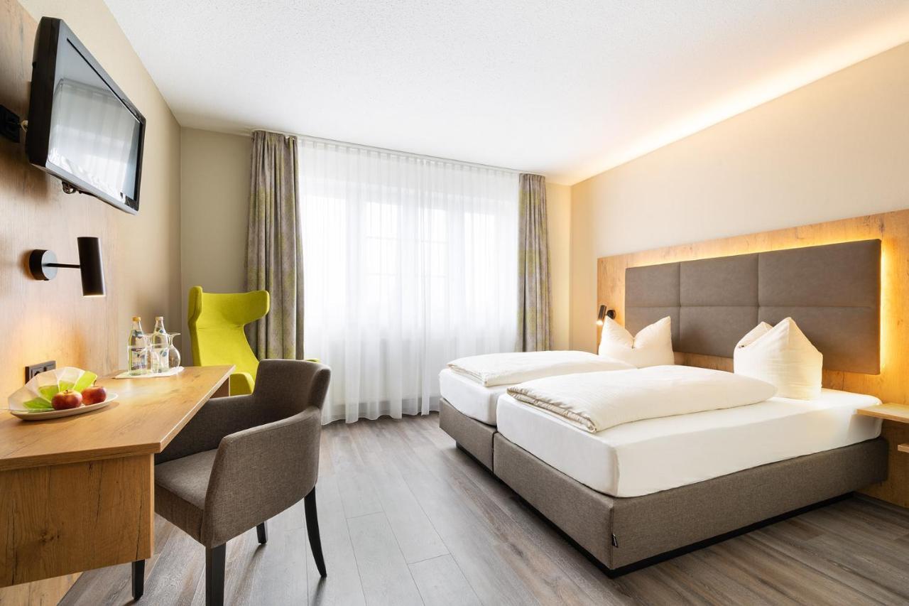 Hotel Neuwirt Hallbergmoos Bagian luar foto