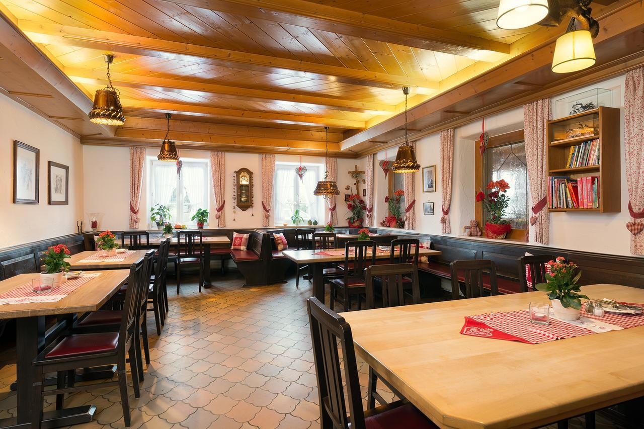Hotel Neuwirt Hallbergmoos Bagian luar foto