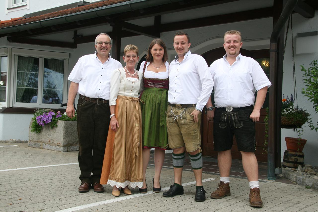 Hotel Neuwirt Hallbergmoos Bagian luar foto